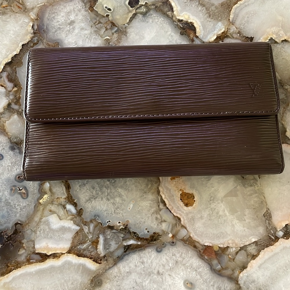 Louis Vuitton Epi Leather International wallet